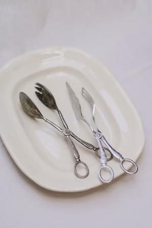 Serving tong
