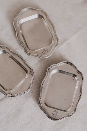 3 small decorative plates